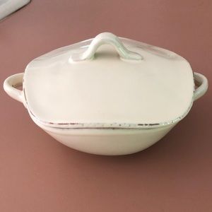 Vietri Crema Small Casserole With Lid  NEW